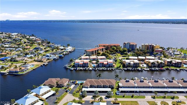 4005 SE 19th PL 8, Cape Coral, FL 33904