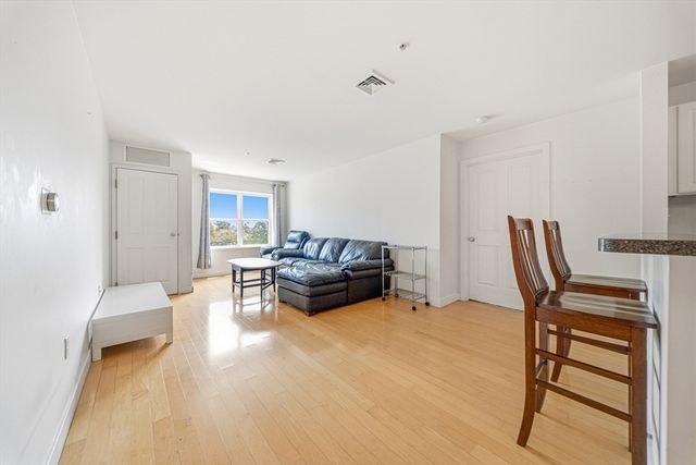 30 Franklin St 312, Malden, MA 02148