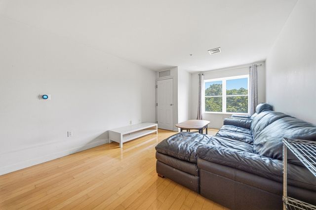 30 Franklin St 312, Malden, MA 02148