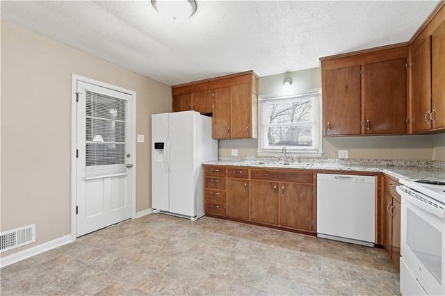 10816 E 66th Terrace, Raytown, MO 64133