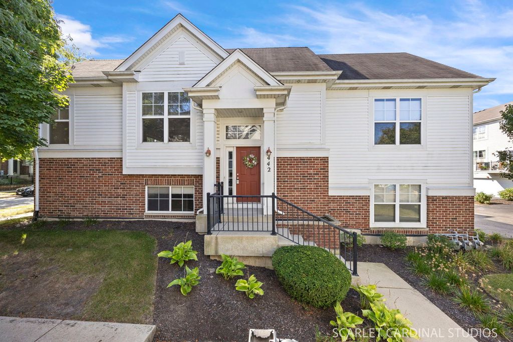 442 Plaza Place, Aurora, IL 60504