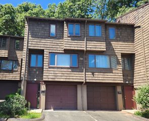 116 Towne House Road 116, Hamden, CT 06514