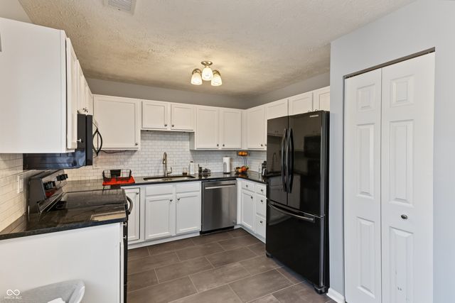 8750 Yardley Court 208, Indianapolis, IN 46268
