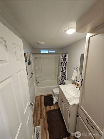 9065 Steele Creek Loop NE, Bremerton, WA 98311