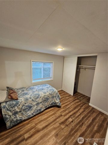 9065 Steele Creek Loop NE, Bremerton, WA 98311