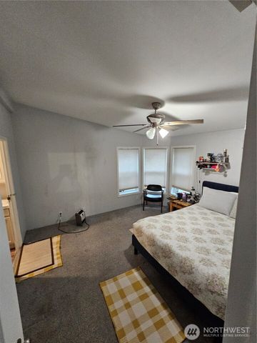 9065 Steele Creek Loop NE, Bremerton, WA 98311