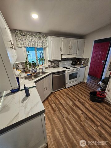 9065 Steele Creek Loop NE, Bremerton, WA 98311