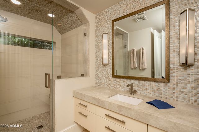 3500 E LINCOLN Drive 17, Phoenix, AZ 85018