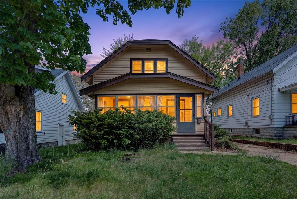 335 Dickinson Street, Grand Rapids, MI 49507