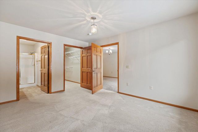 456 Hartford Square 4 SQUARE, Hartford, WI 53027