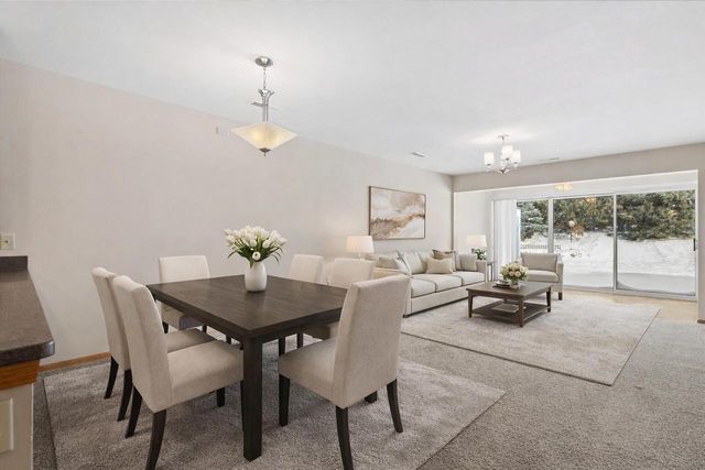 456 Hartford Square 4 SQUARE, Hartford, WI 53027