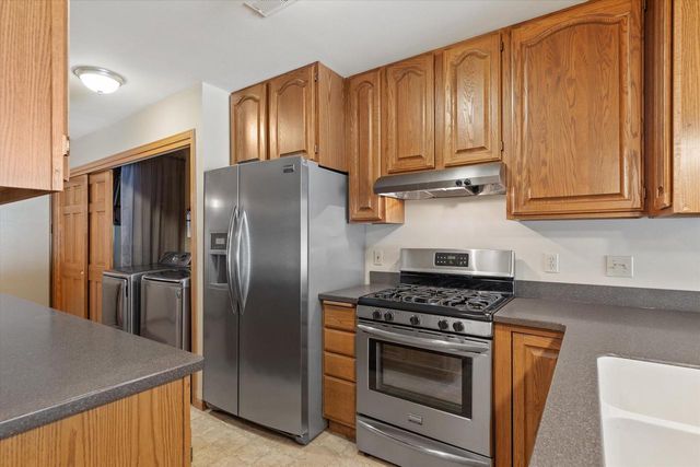 456 Hartford Square 4 SQUARE, Hartford, WI 53027