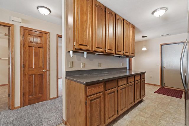 456 Hartford Square 4 SQUARE, Hartford, WI 53027