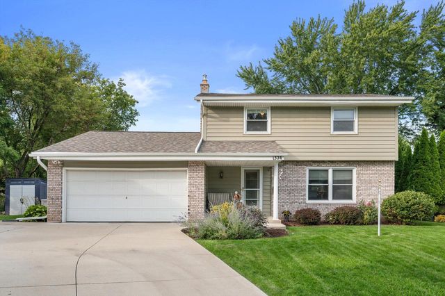 1324 W Paradise COURT, Glendale, WI 53209