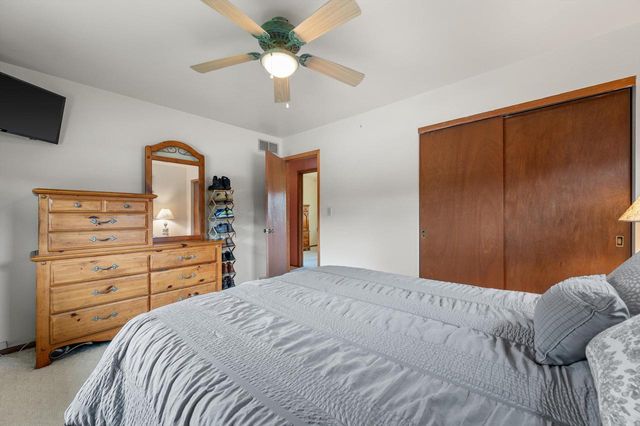 1324 W Paradise COURT, Glendale, WI 53209