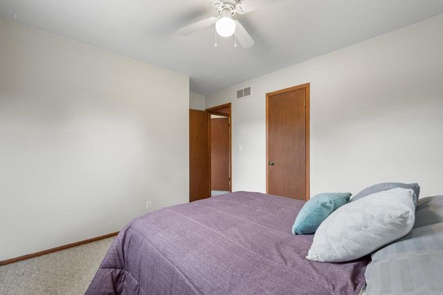 1324 W Paradise COURT, Glendale, WI 53209