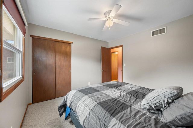 1324 W Paradise COURT, Glendale, WI 53209