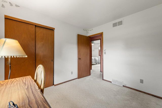 1324 W Paradise COURT, Glendale, WI 53209