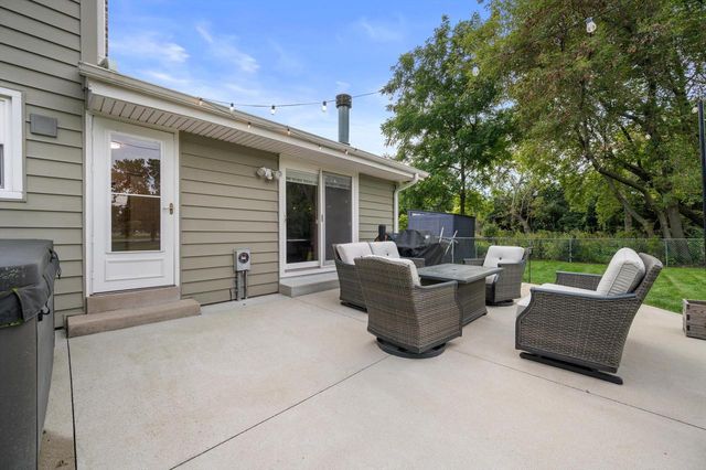 1324 W Paradise COURT, Glendale, WI 53209