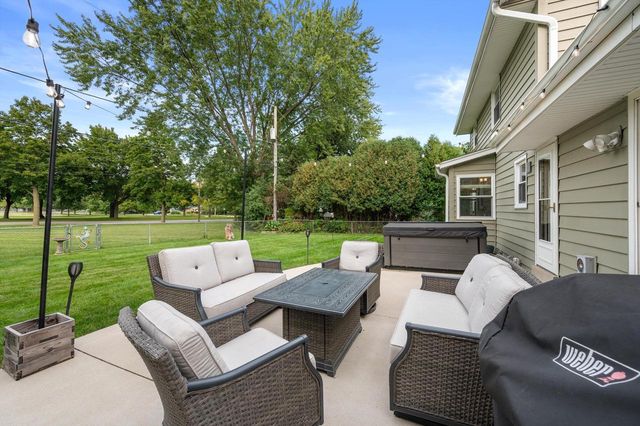 1324 W Paradise COURT, Glendale, WI 53209