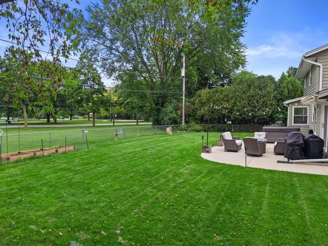 1324 W Paradise COURT, Glendale, WI 53209