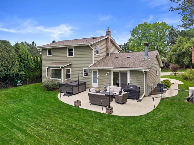 1324 W Paradise COURT, Glendale, WI 53209