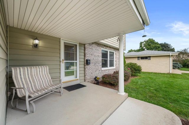1324 W Paradise COURT, Glendale, WI 53209