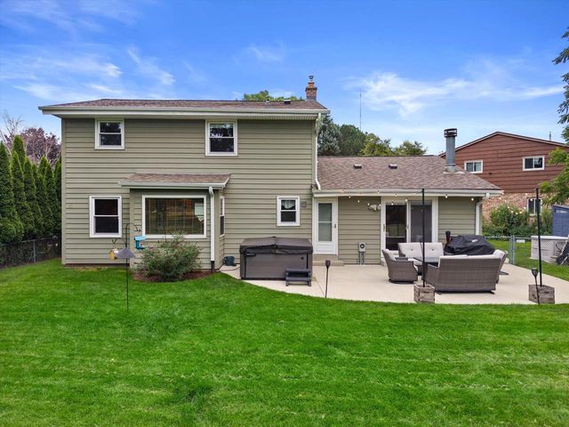 1324 W Paradise COURT, Glendale, WI 53209