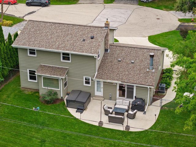 1324 W Paradise COURT, Glendale, WI 53209