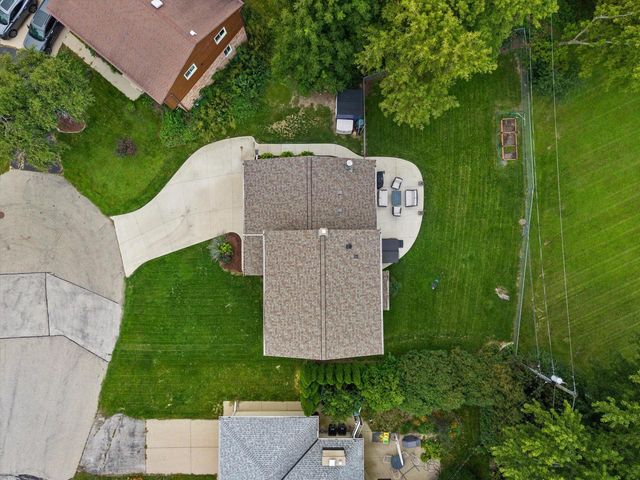 1324 W Paradise COURT, Glendale, WI 53209