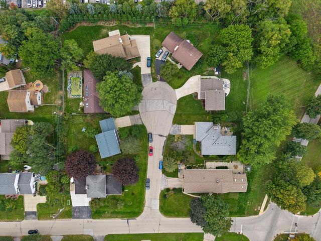 1324 W Paradise COURT, Glendale, WI 53209
