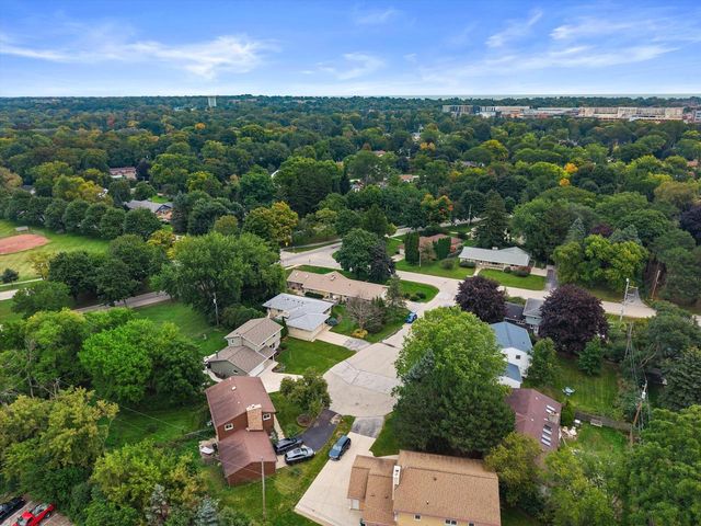 1324 W Paradise COURT, Glendale, WI 53209