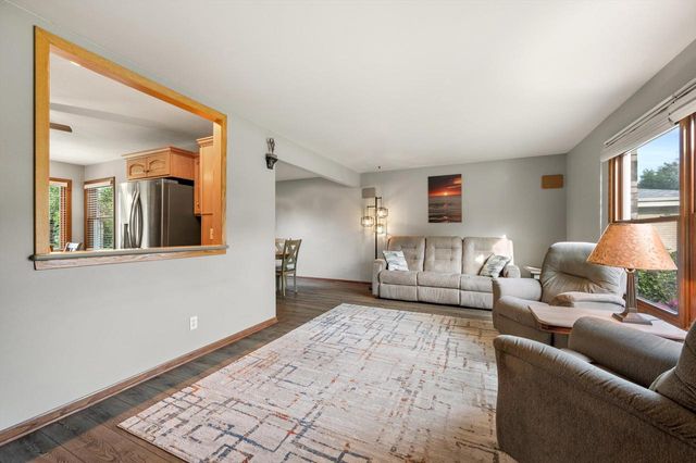 1324 W Paradise COURT, Glendale, WI 53209