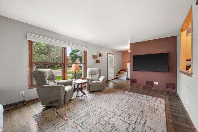1324 W Paradise COURT, Glendale, WI 53209