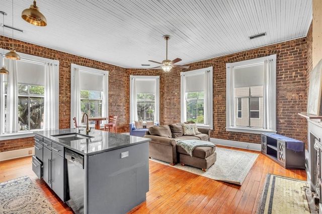 20 W Oglethorpe Avenue D, Savannah, GA 31401