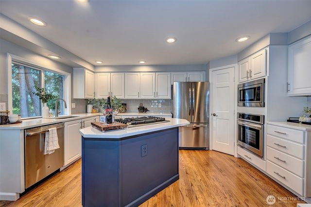 1832 231st Place NE, Sammamish, WA 98074