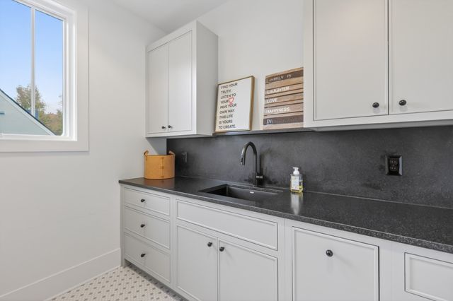 3601 Rainbow Pl, Nashville, TN 37204