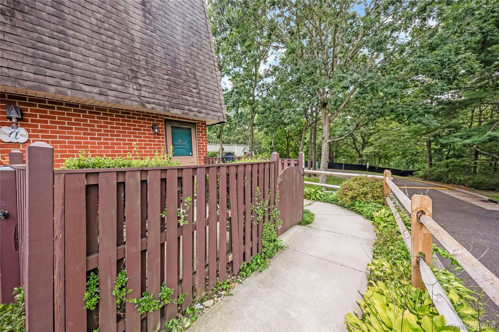 84 Glen Hollow Drive, Port Jefferson, NY 11776 — photo 3