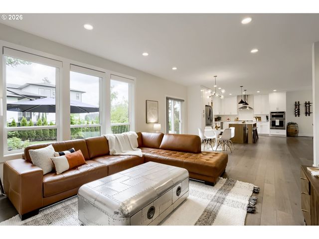 11950 Se VALLEY VIEW Ter, Happy Valley, OR 97086