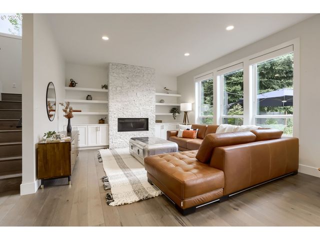 11950 Se VALLEY VIEW Ter, Happy Valley, OR 97086