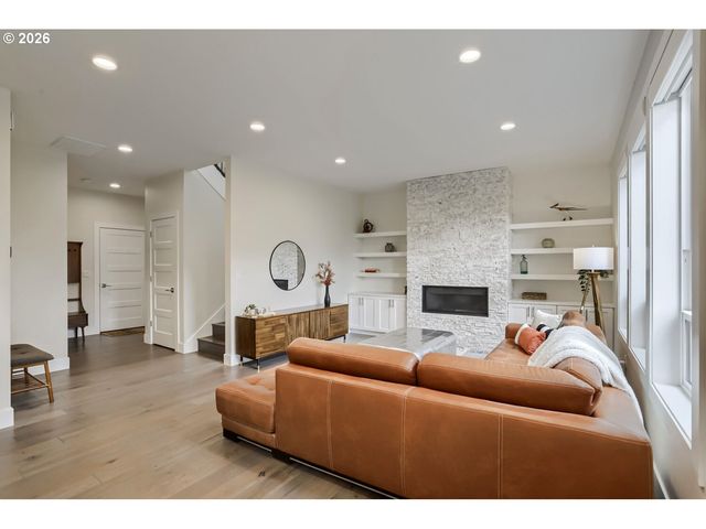 11950 Se VALLEY VIEW Ter, Happy Valley, OR 97086