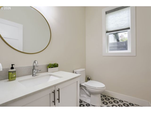11950 Se VALLEY VIEW Ter, Happy Valley, OR 97086