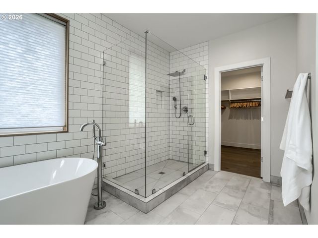 11950 Se VALLEY VIEW Ter, Happy Valley, OR 97086