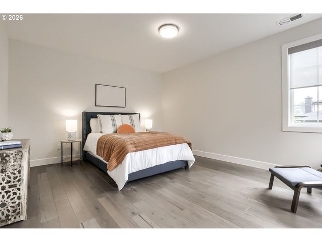 11950 Se VALLEY VIEW Ter, Happy Valley, OR 97086
