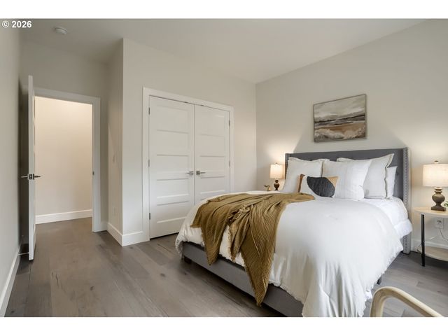 11950 Se VALLEY VIEW Ter, Happy Valley, OR 97086