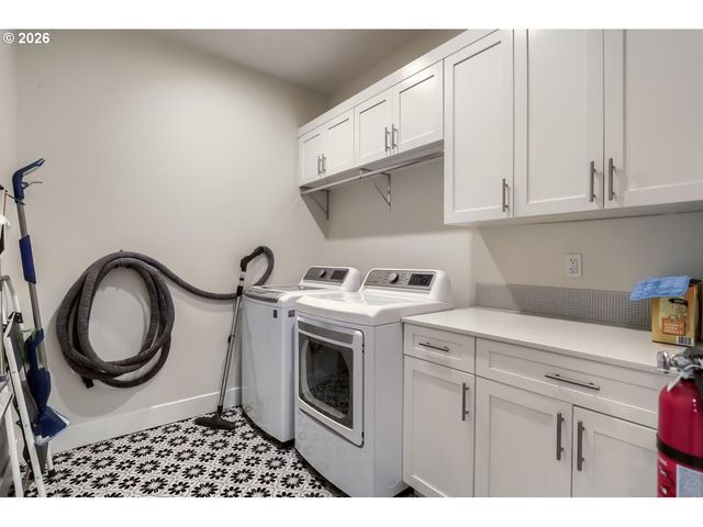11950 Se VALLEY VIEW Ter, Happy Valley, OR 97086