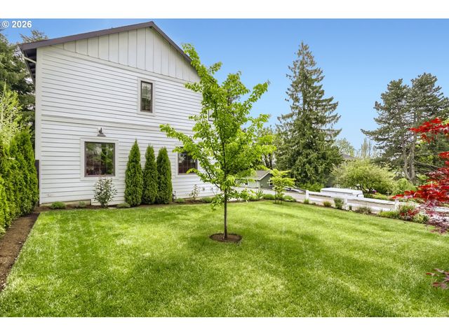 11950 Se VALLEY VIEW Ter, Happy Valley, OR 97086