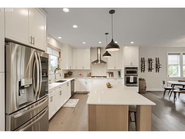 11950 Se VALLEY VIEW Ter, Happy Valley, OR 97086
