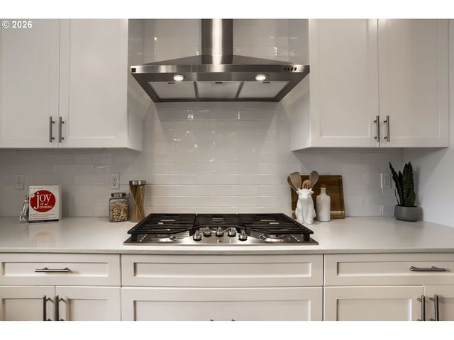 11950 Se VALLEY VIEW Ter, Happy Valley, OR 97086