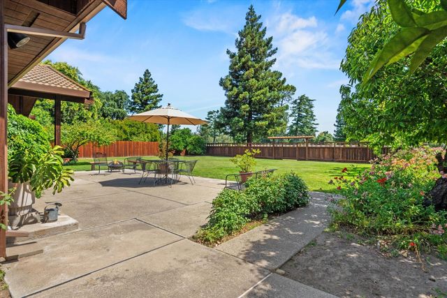 10780 Elkhorn Dr, Stockton, CA 95209